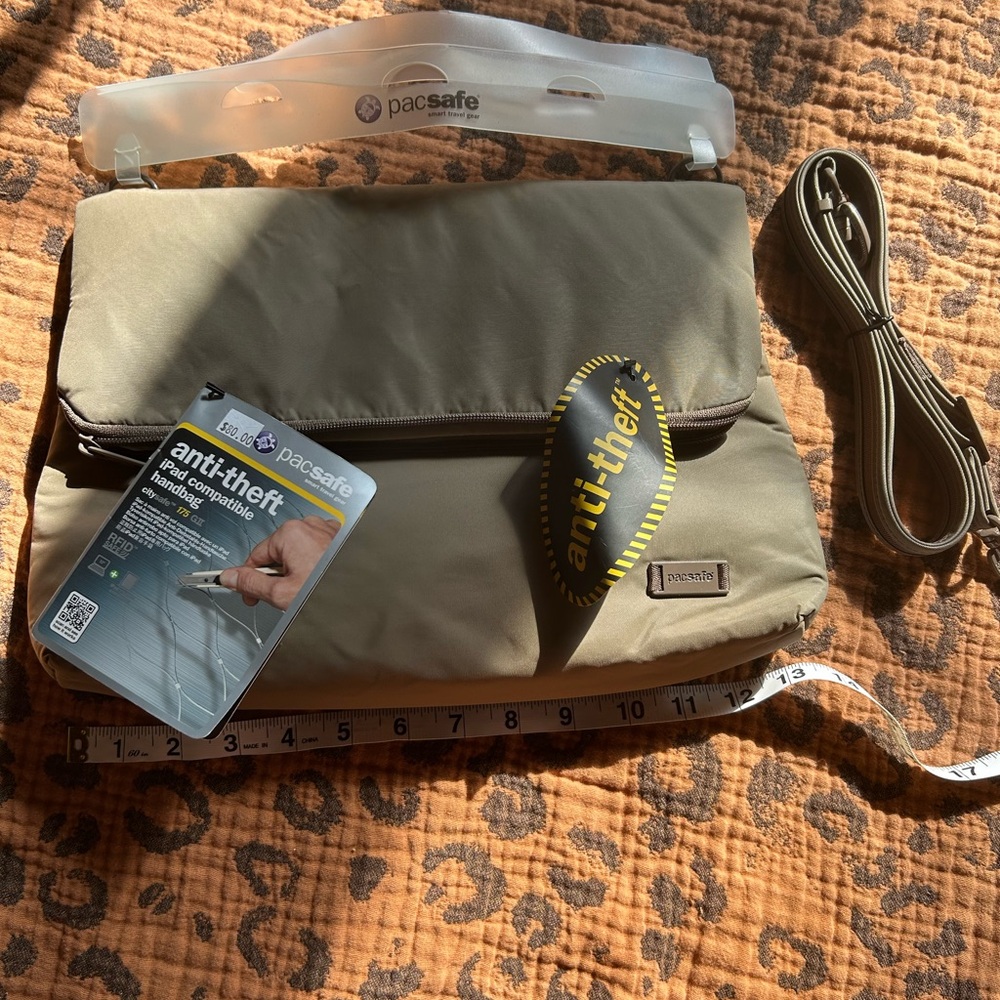 Anti theft iPad bag